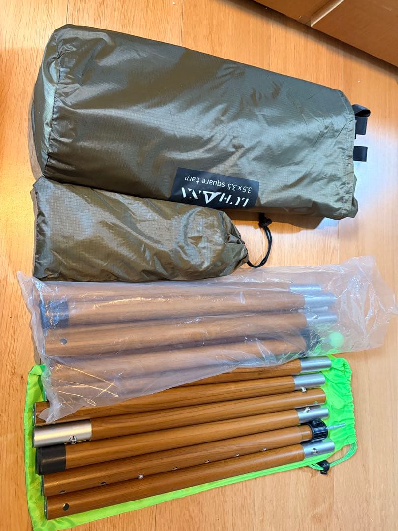 タープポール210cm2本•スクエアタープ1枚