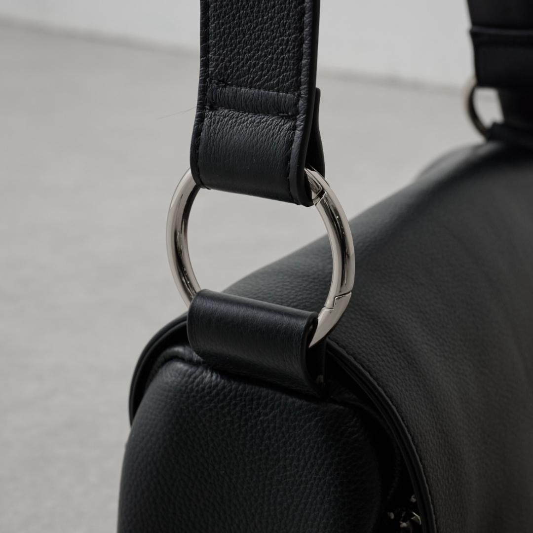 【新品タグ付】ビアズリー レザー ボディバッグ ブラック