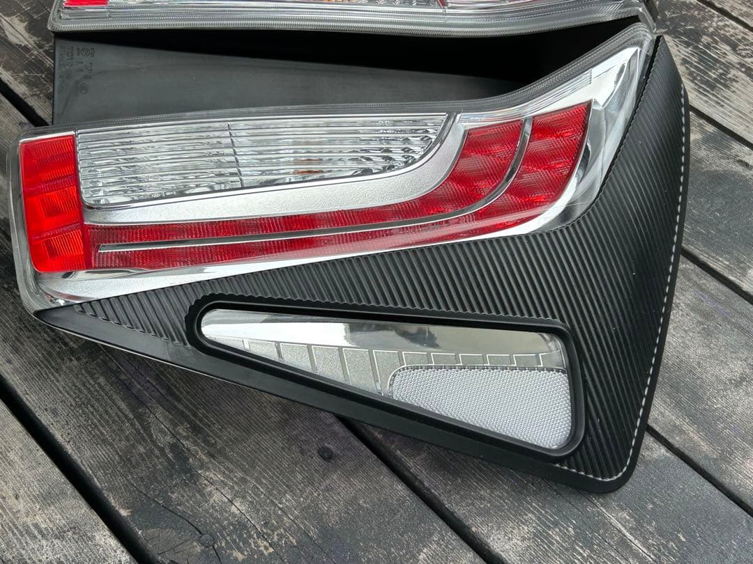 美品❗️サイドカバー付き！純正 30 プリウス 後期 テールライト テールランプ