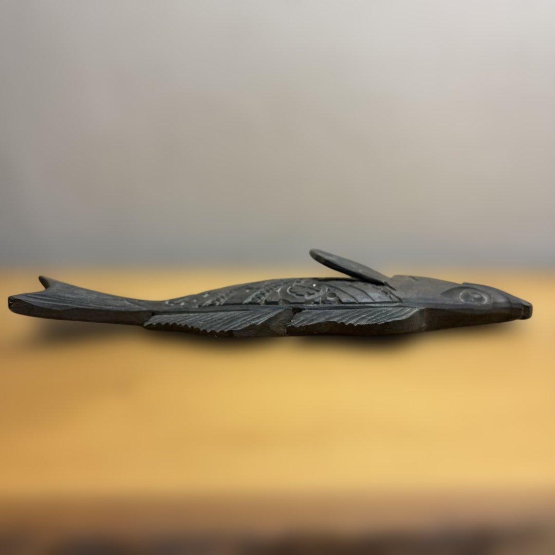 阿部紀男「魚」アイヌ文様パネル張り