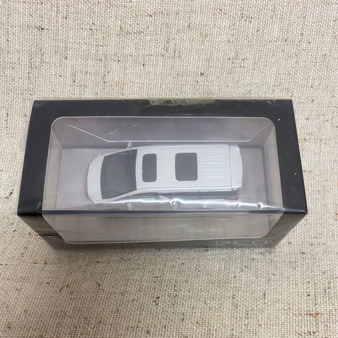 GCD トヨタ アルファード ホワイトパール　1/64
