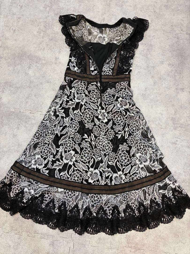 Yoshi未使用タグ付TADASHI SHOJI 刺繍レースワンピース　4