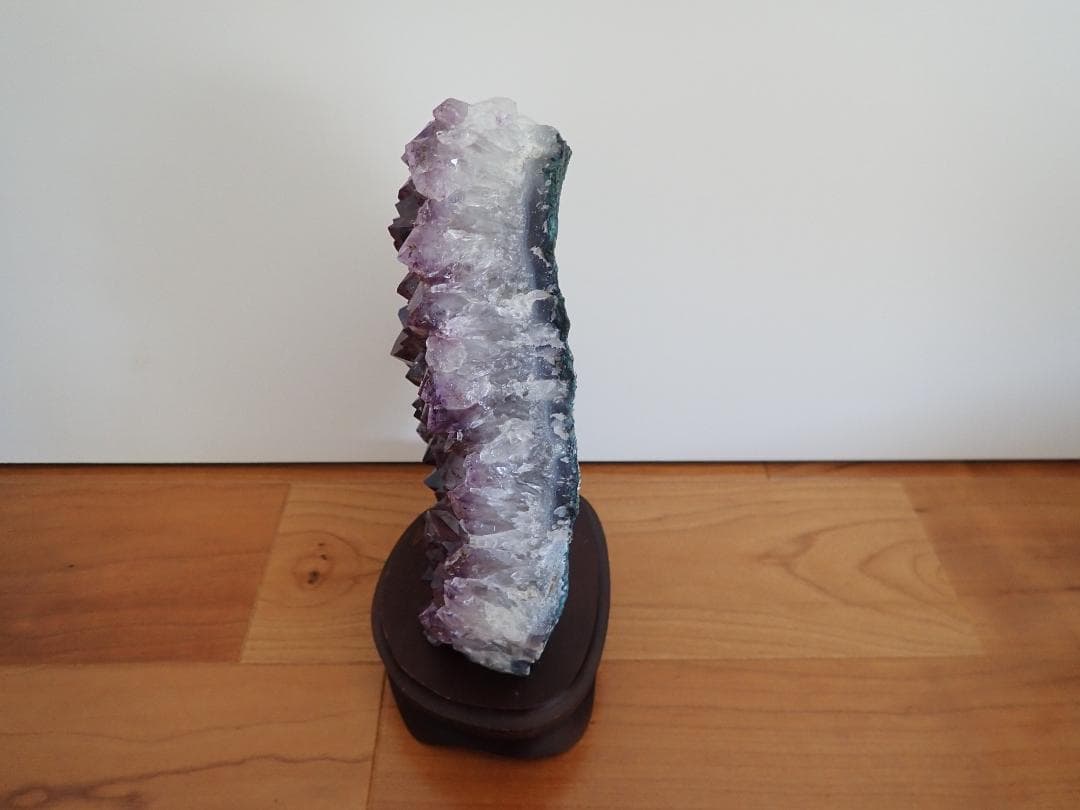 特価 愛の守護石 恋愛成就 ヒマラヤアメジスト原石1,8kg 一点物　台座付き