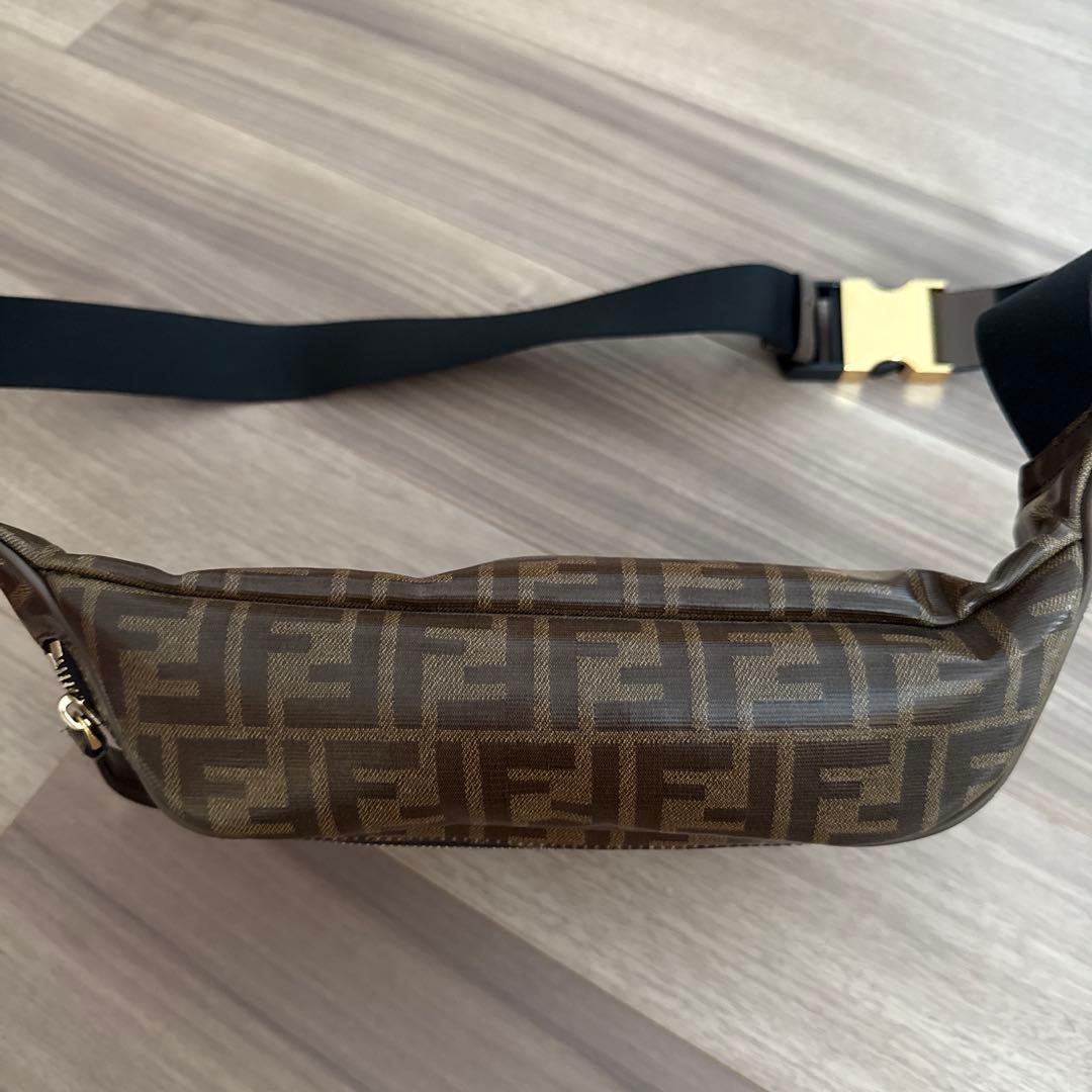 nana　FENDI ROMA ボディバッグ　フェンディ フィラ