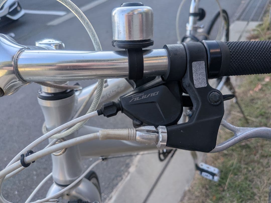 クロスバイク シルバー ２７段 ループキー２本付