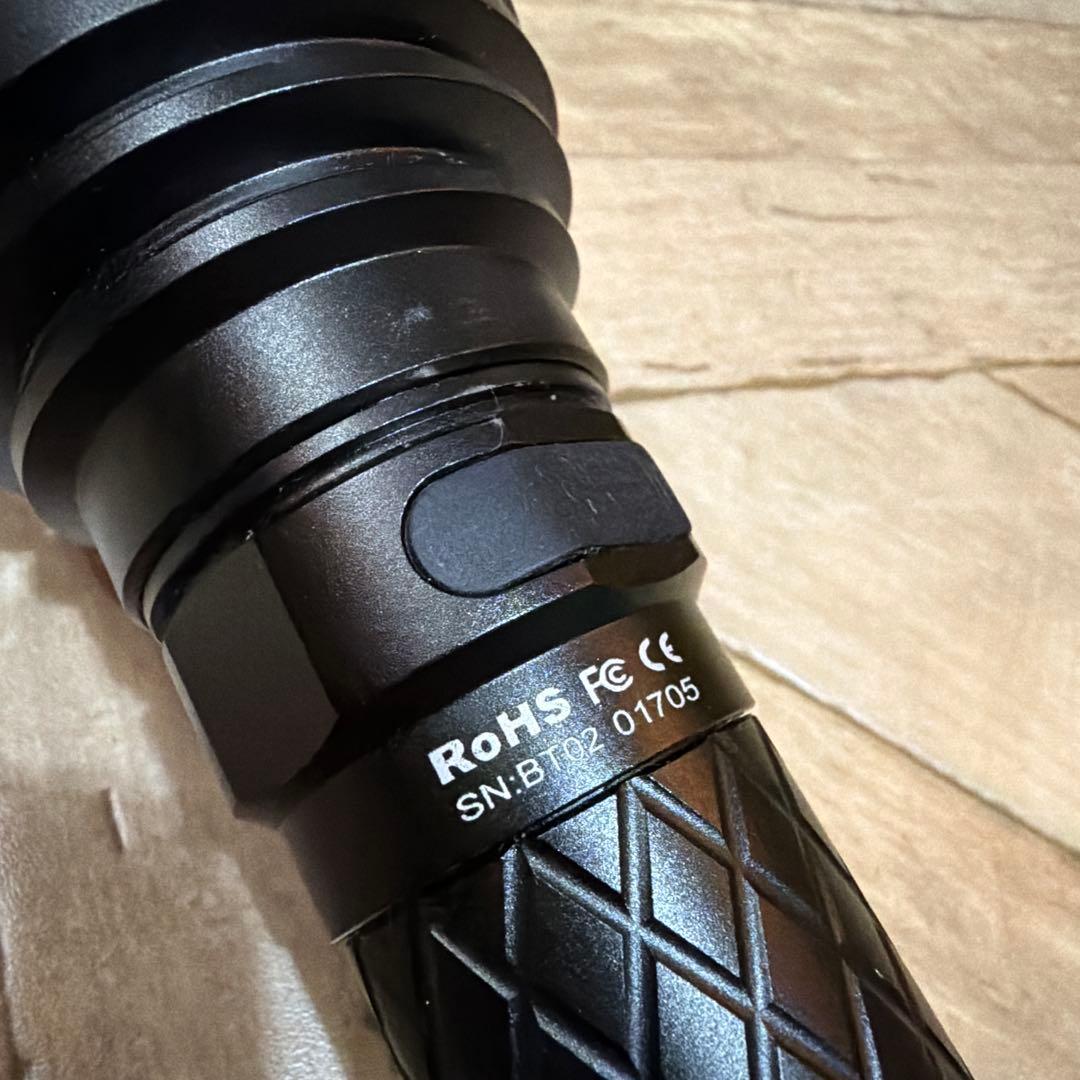 ThruNite Catapult V6 懐中電灯 SST70