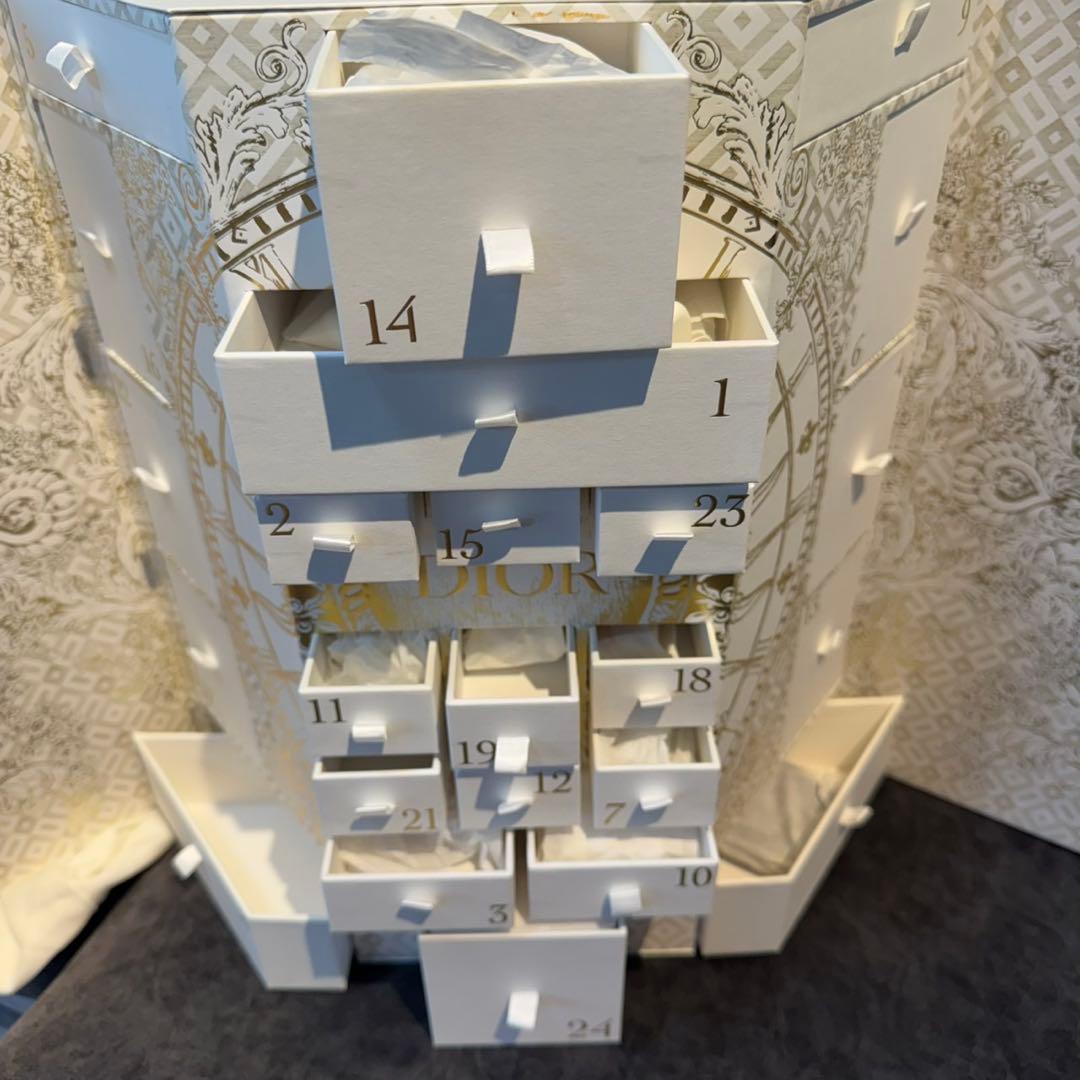 新品　ディオール Dior アドベントカレンダー　コスメ　2024