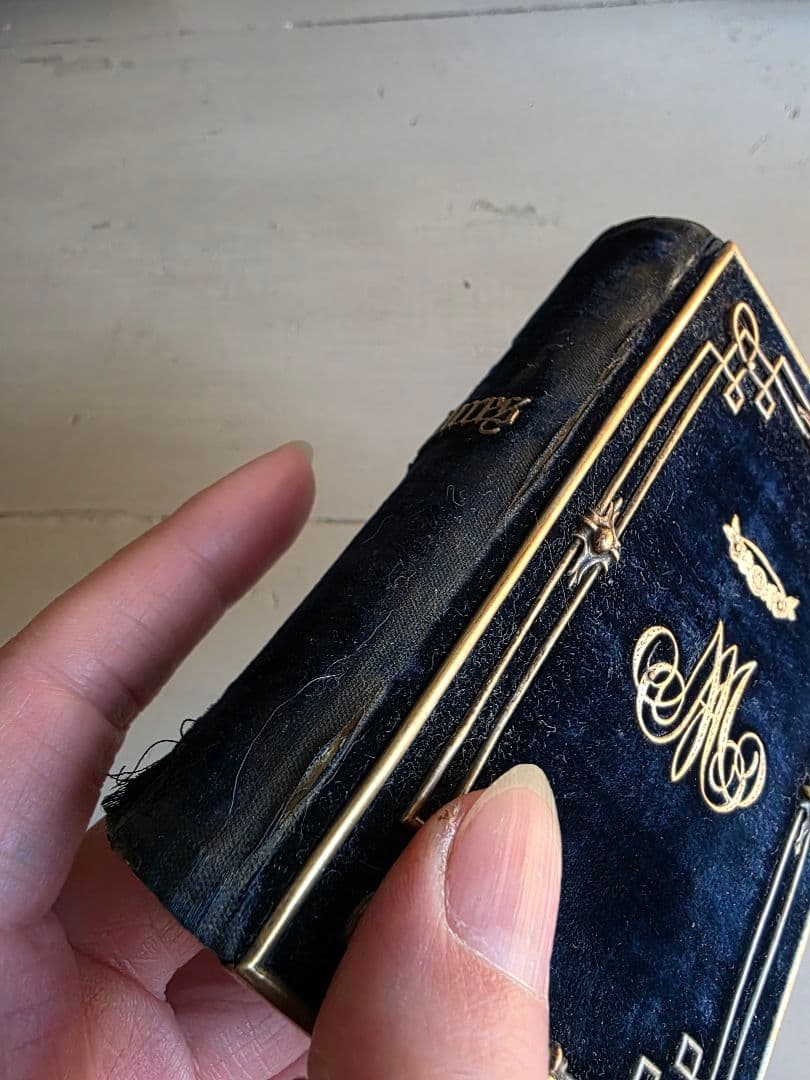 貴重　フランスアンティーク　1855年　ミセル　アヴェマリアのモノグラム 祈祷書