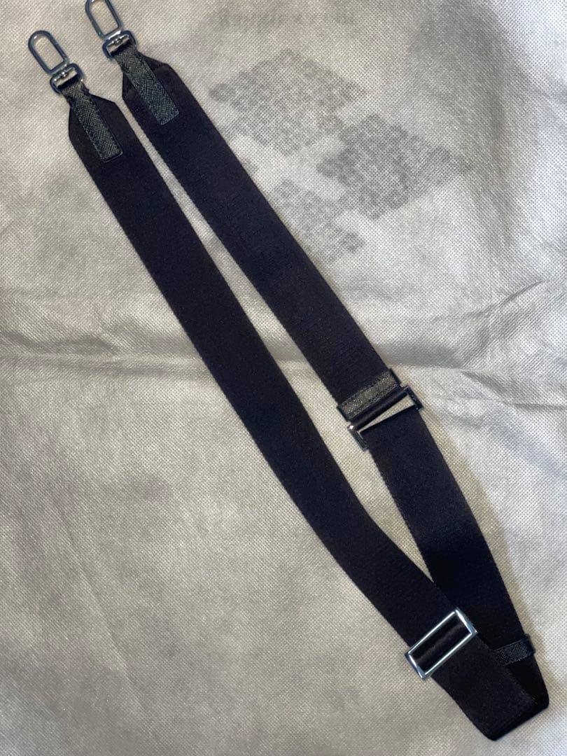 Prada ブラックレザーショルダーバッグ