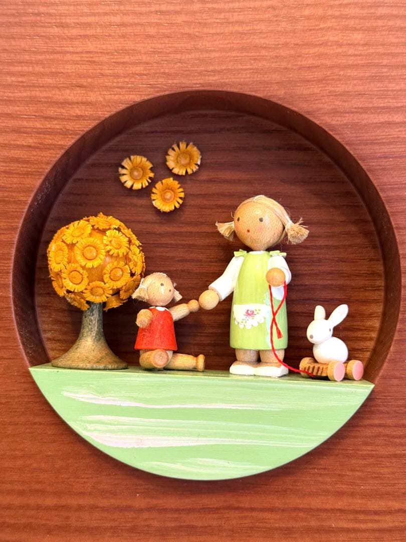 ドイツ　フラーデ　壁掛け　スタンド付き　女の子とおもちゃ　姉妹　うさぎ