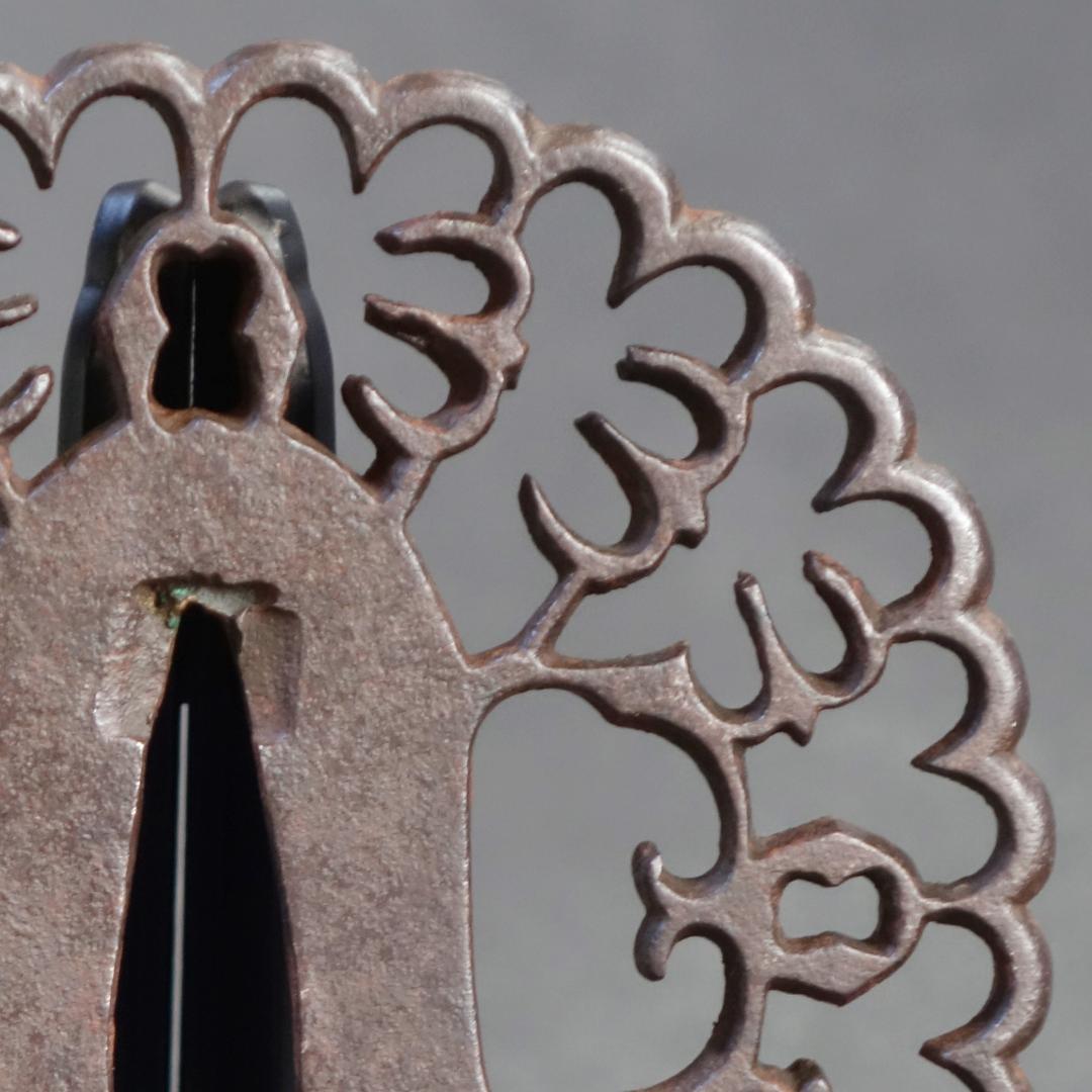 【抱茗荷雁金透鍔】鍔 鐔 鉄地 刀装具 日本刀 武具 骨董 アンティーク