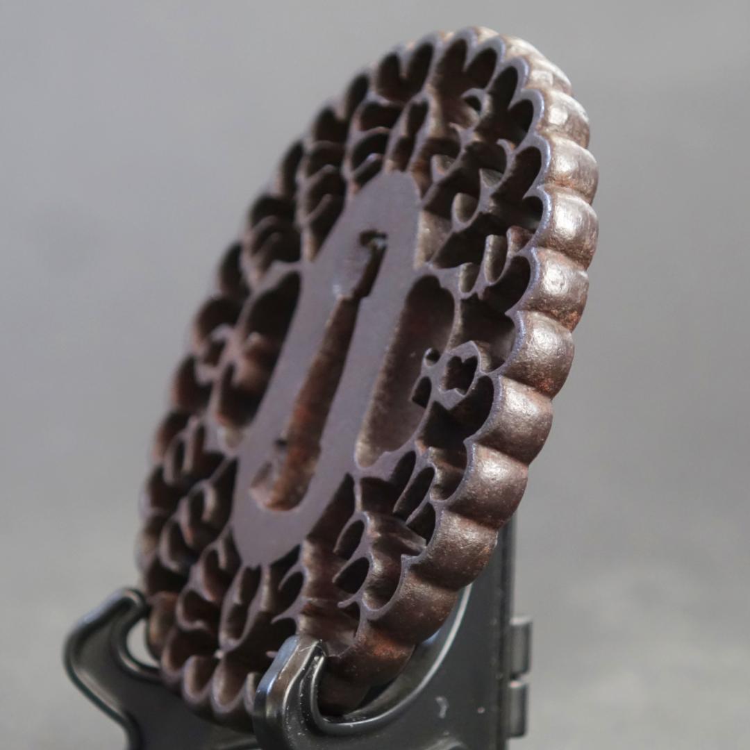 【抱茗荷雁金透鍔】鍔 鐔 鉄地 刀装具 日本刀 武具 骨董 アンティーク