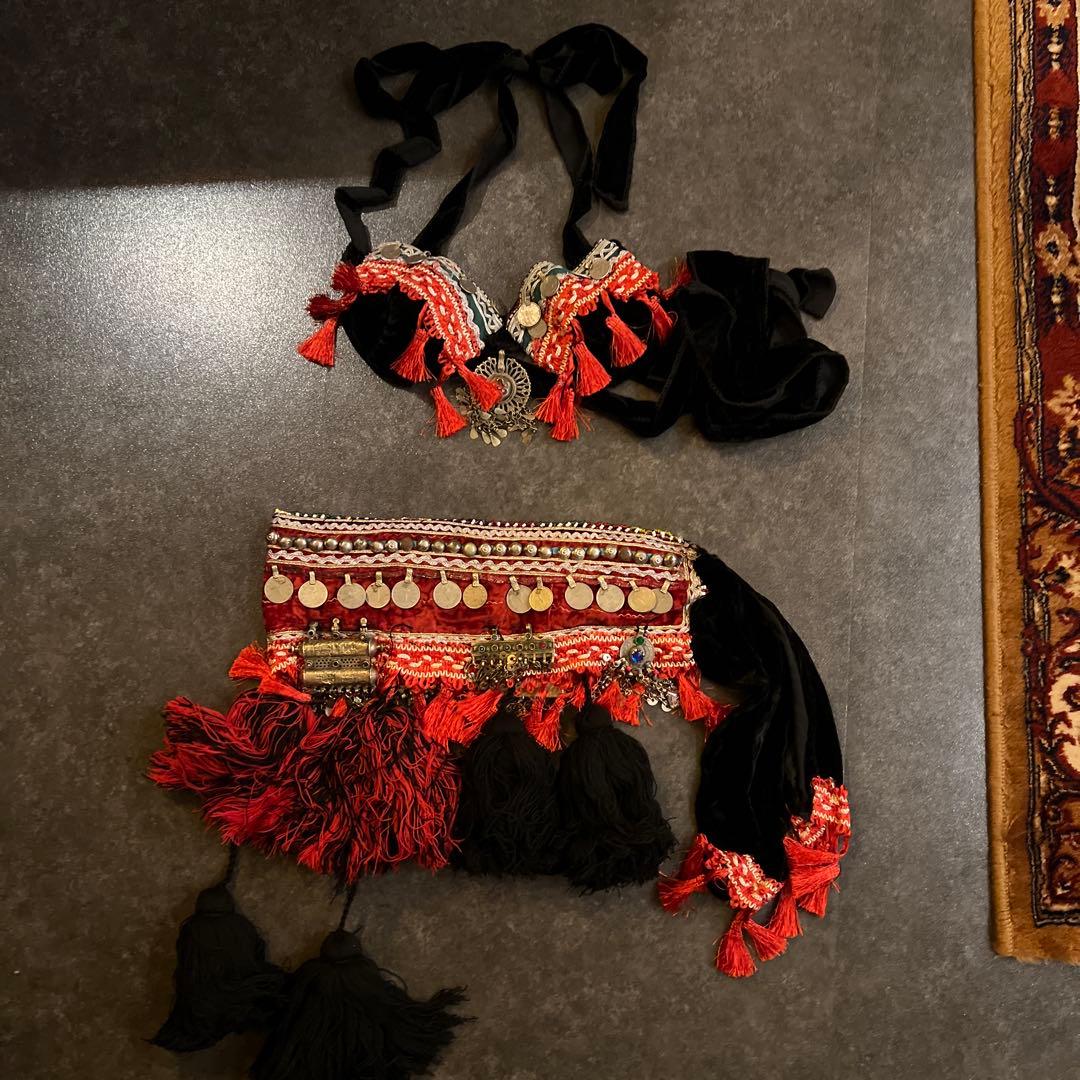 ベリーダンス　衣装　トライバル　フュージョン　赤　黒