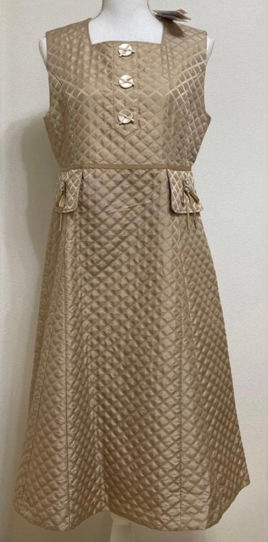 スーパービューティー　キルティングワンピース　新品値札付き 42