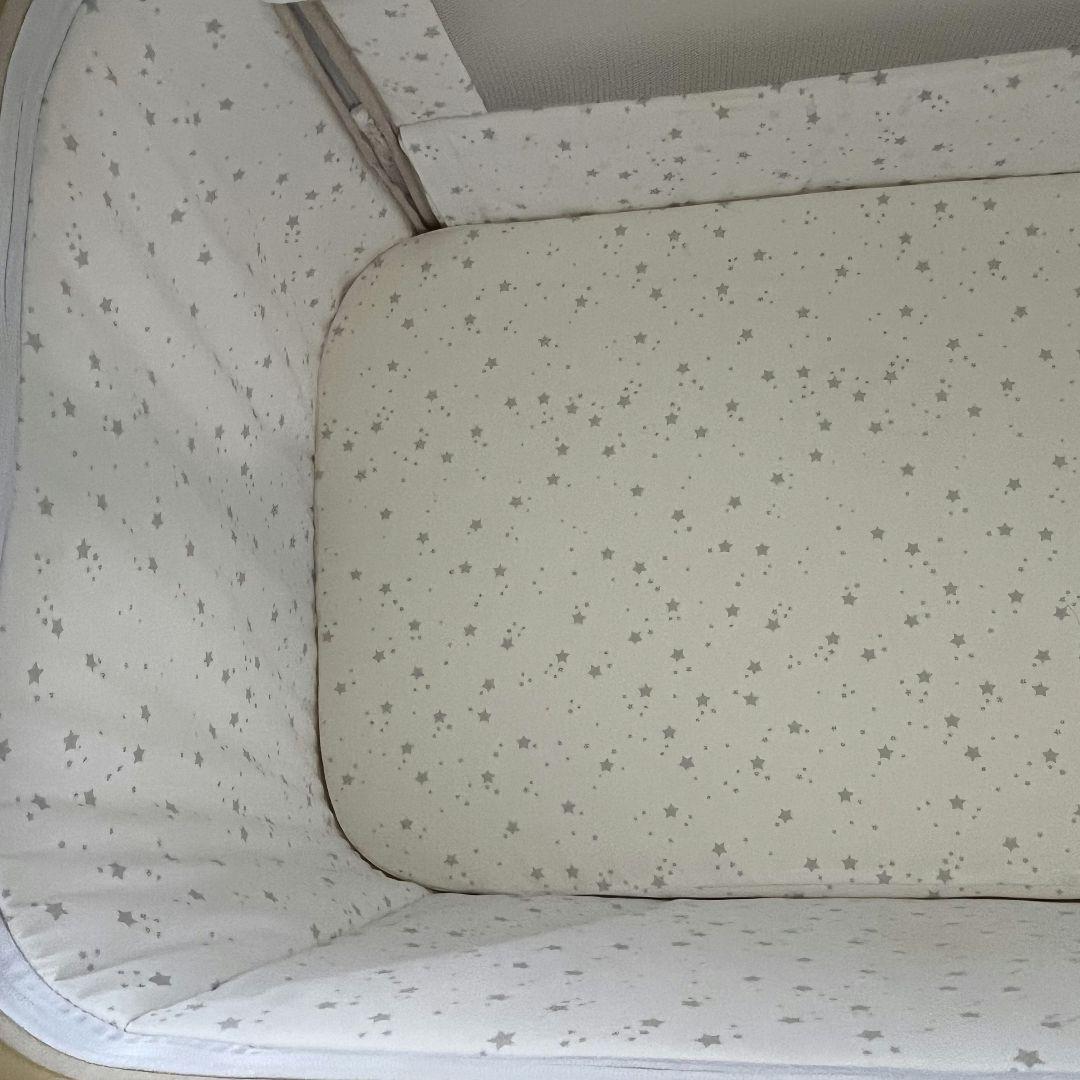 HZDMJ 2024年 最新モデル ベビーベッド　カーキ　ベージュ　キャスター付