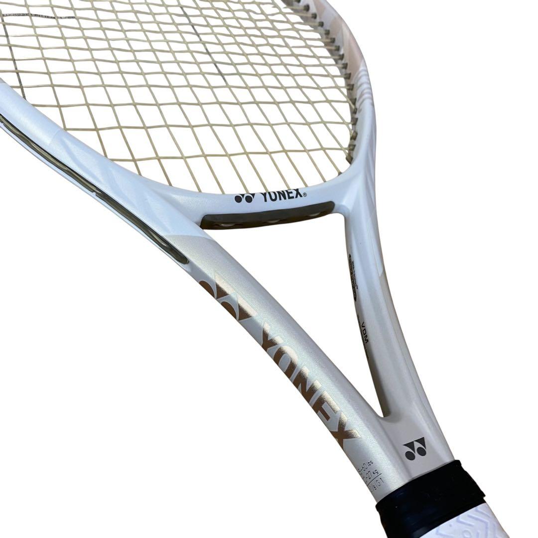 ≪美品≫YONEX Vコア 100 G1 サンドベージュ 07VC100 硬式