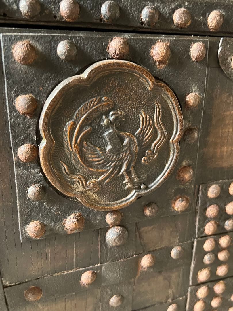 希少骨董 船箪笥 (金庫) 時代和箪笥 鉄地金具　隠し抽斗有　昭和レト兵士金具