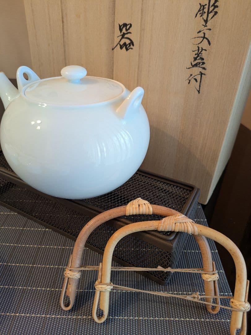 【希少・未使用】人間国宝作品　井上萬二 白磁 蓋付湯呑5客＋急須　 しおり共箱付