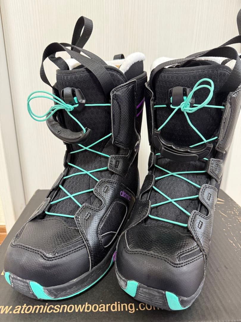 atomic スノーボードブーツ 女性用 黒/水色/紫