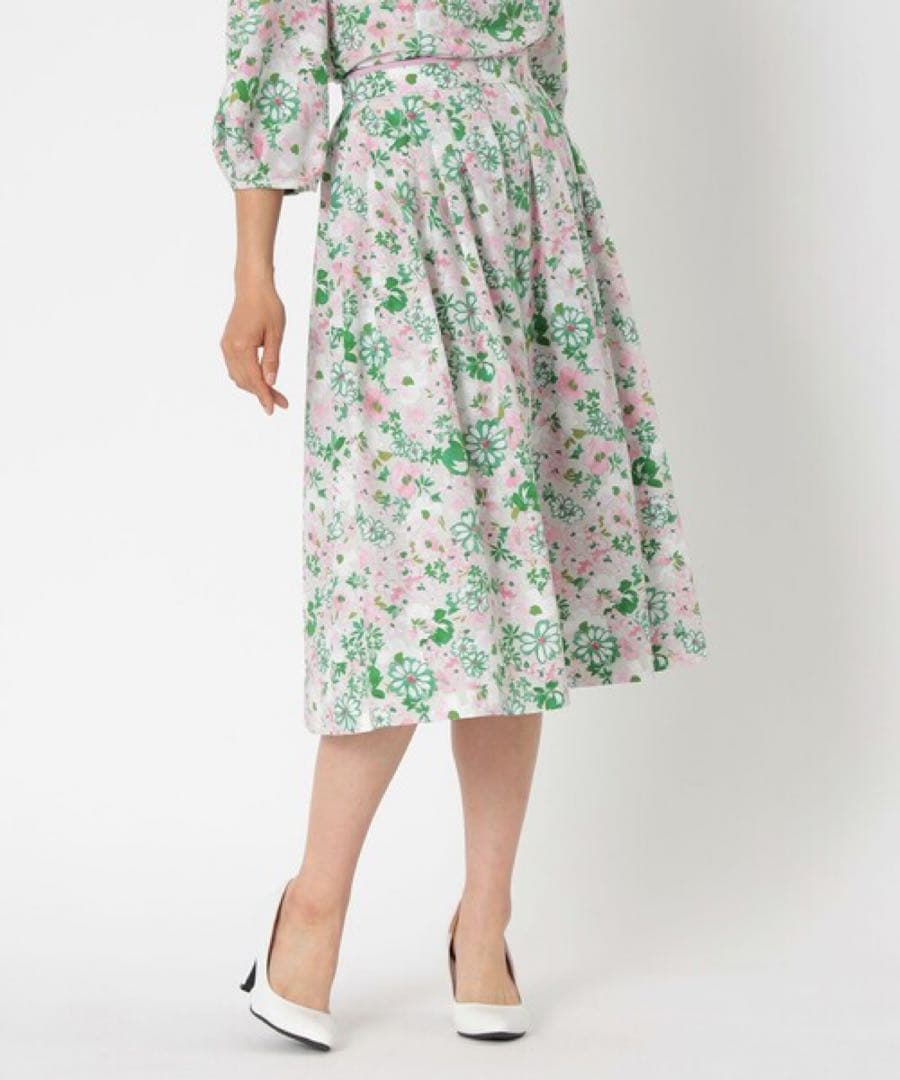 【美品】TO BE CHIC 膝丈スカート&8部袖ブラウス　花柄セットアップ