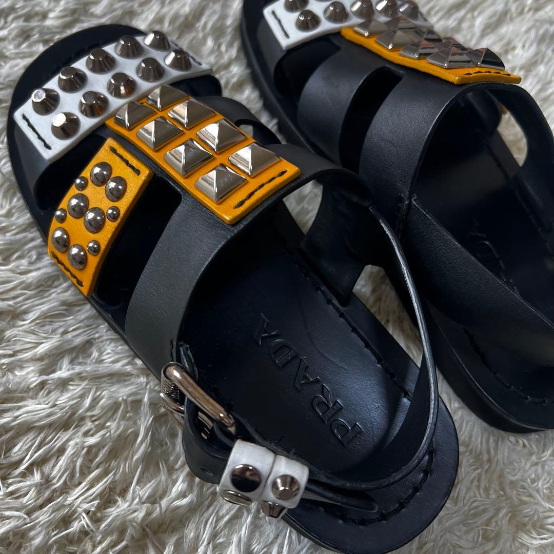 PRADプラダ スタッズ サンダル 38.1/2 (25~25.5くらい)メタル