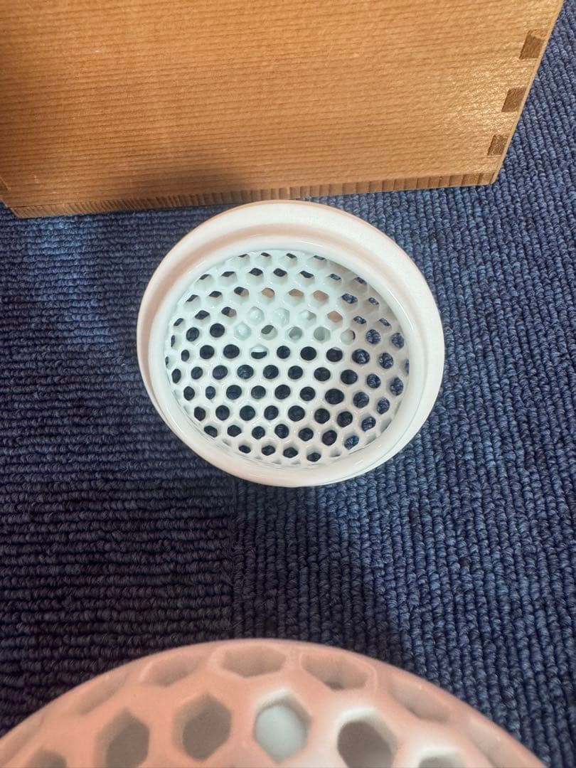 1691 三川内焼　13代玉泉　白磁香炉　無形文化財　透し彫り　香炉　未使用