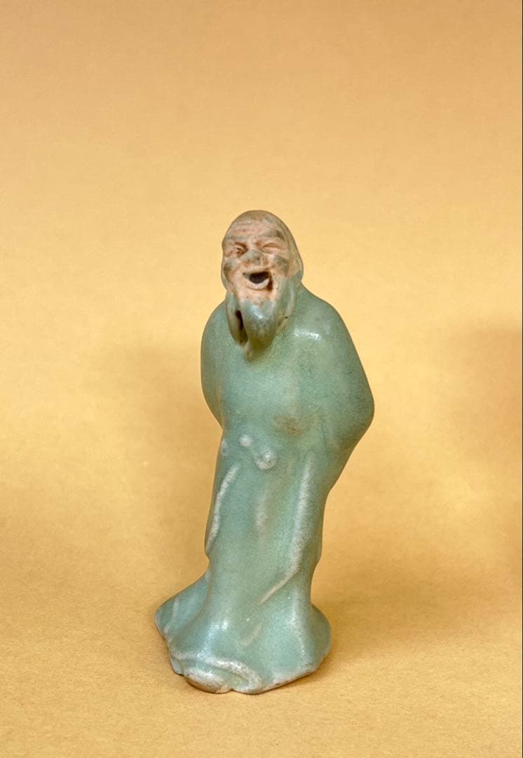 高士像　青緑色 陶器製 笑顔の老人像 高さ約8㎝