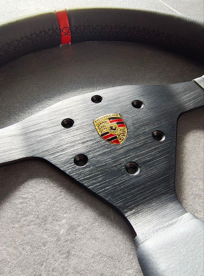 ポルシェクレスト付き ステアリング とスパルコホーンリング