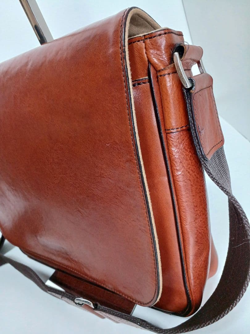 美品 ココマイスターマットーネマルチショルダーバッグ　ブラウン