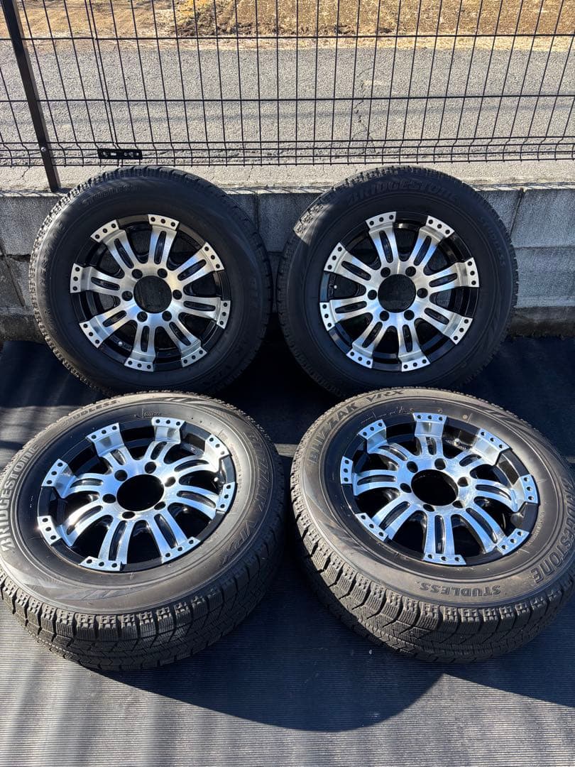 トヨタ　ハイエース用　16インチ スタッドレスタイヤ 4本セット