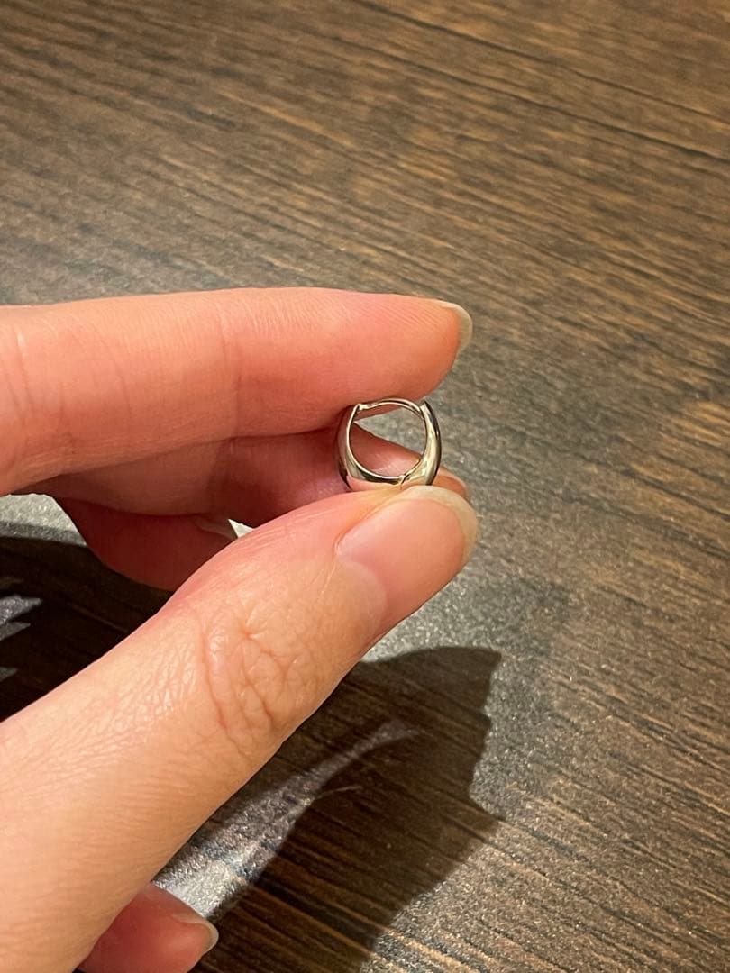 TOM WOOD ICE HUGGIES ミニ シルバー フープ片耳ピアス