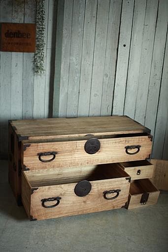 味のある丸金具時代箪笥　扉付き　刀箪笥　タンス　収納　古家具　古民家　時代家具