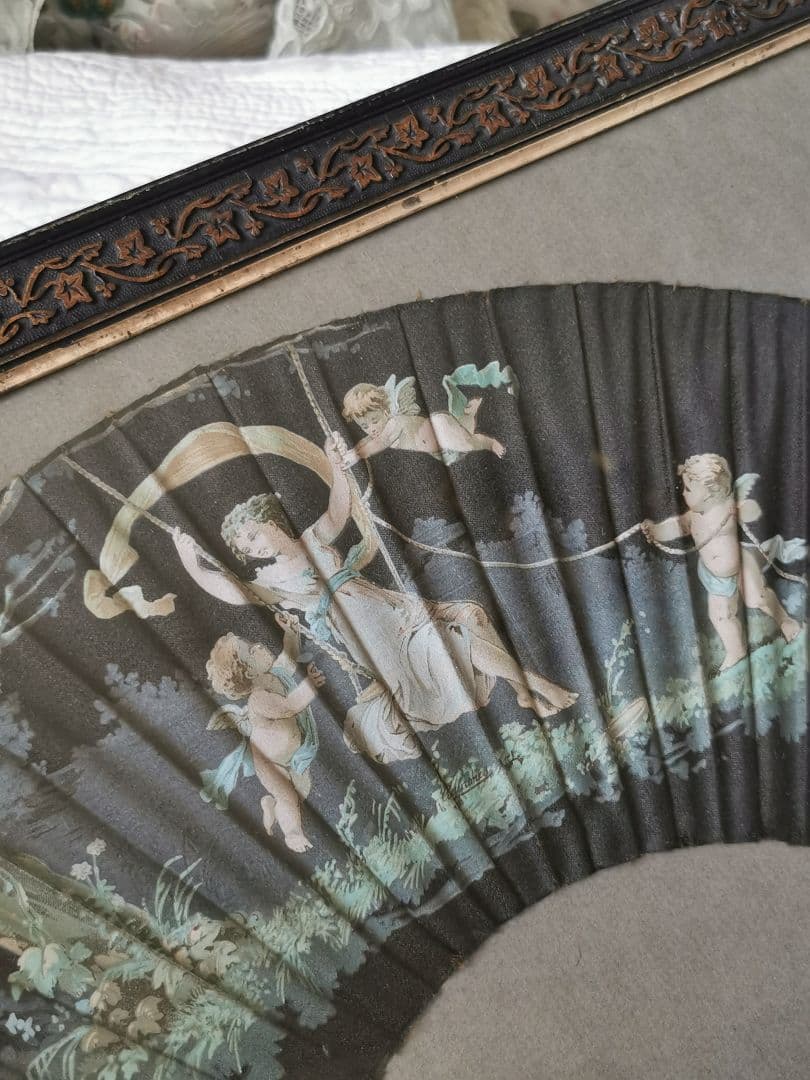 アンティークガラスフレーム 手描きシルク扇 天使と女性 ハンドペイントファン額装