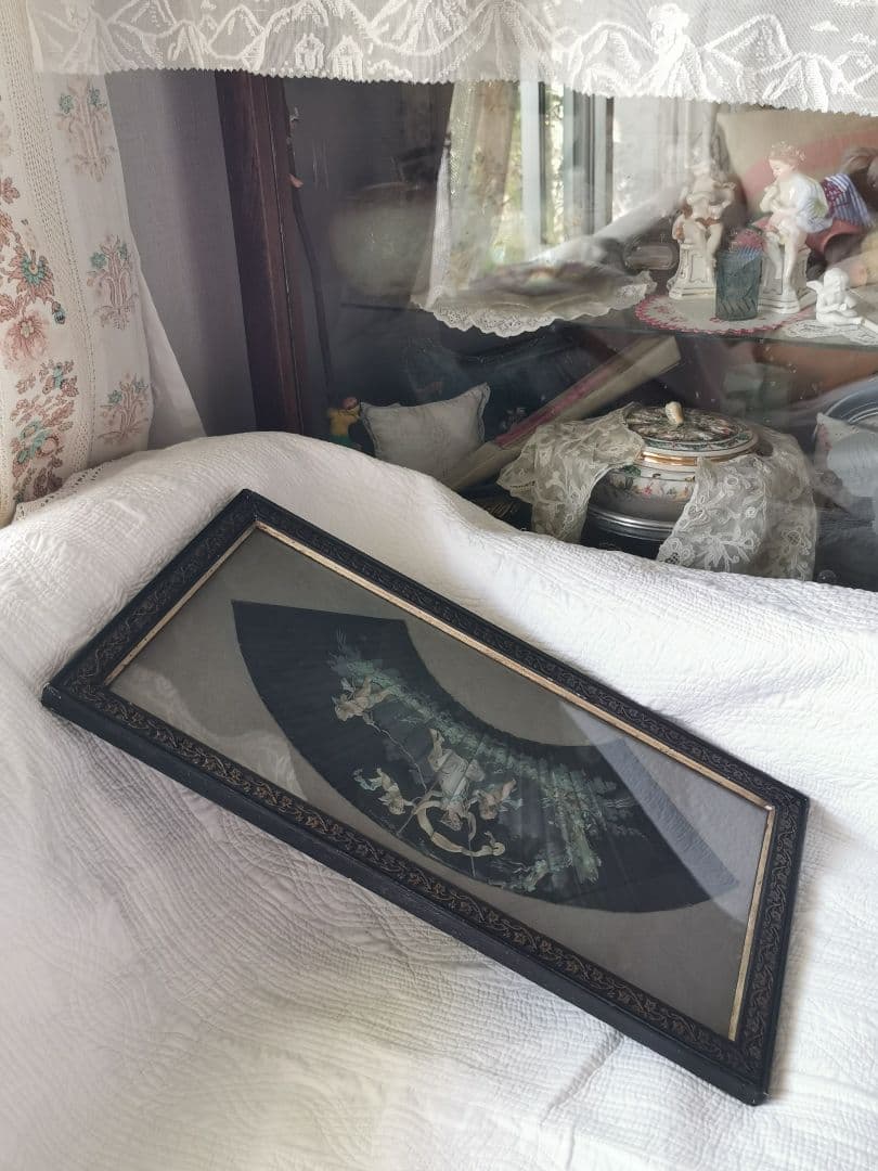 アンティークガラスフレーム 手描きシルク扇 天使と女性 ハンドペイントファン額装