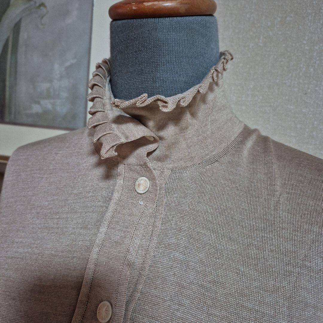 YuさまPringleOF SCOTLANDベージュフリルスタンドカラーシャツ