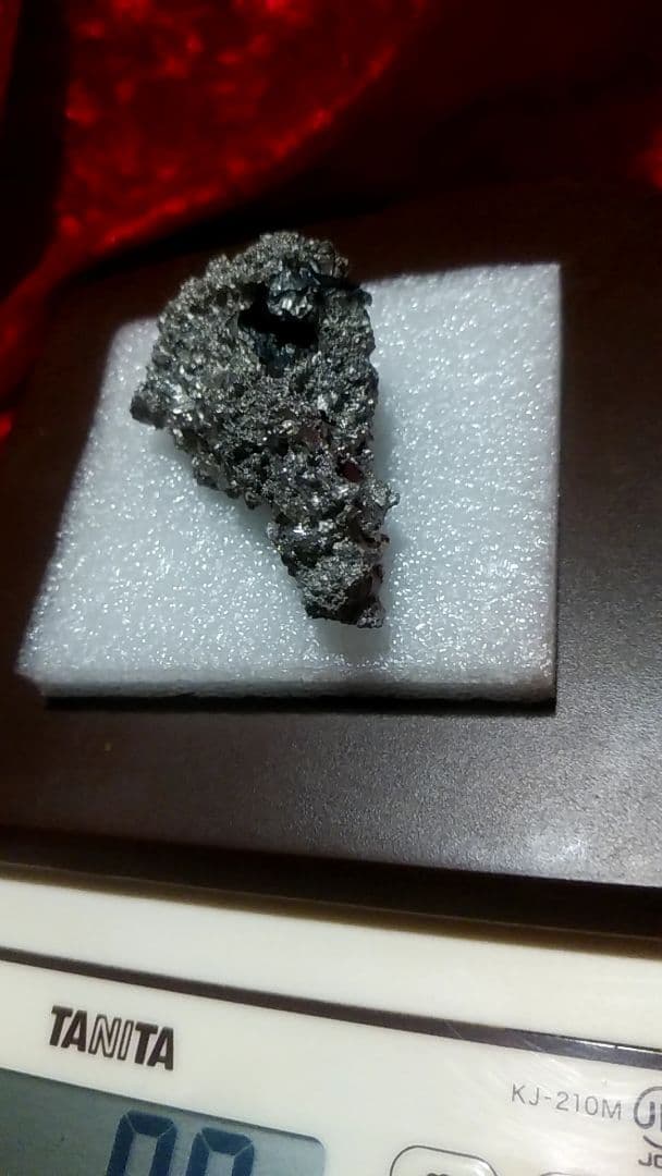 日刀保たたら/玉鋼(たまはがね)/日本刀原料/76グラム/ミニ座布団つき