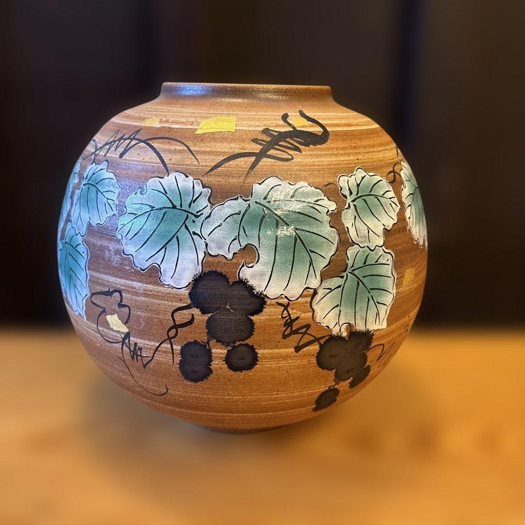 九谷焼　ブドウ絵柄の花瓶　陶器製　伝統工芸品