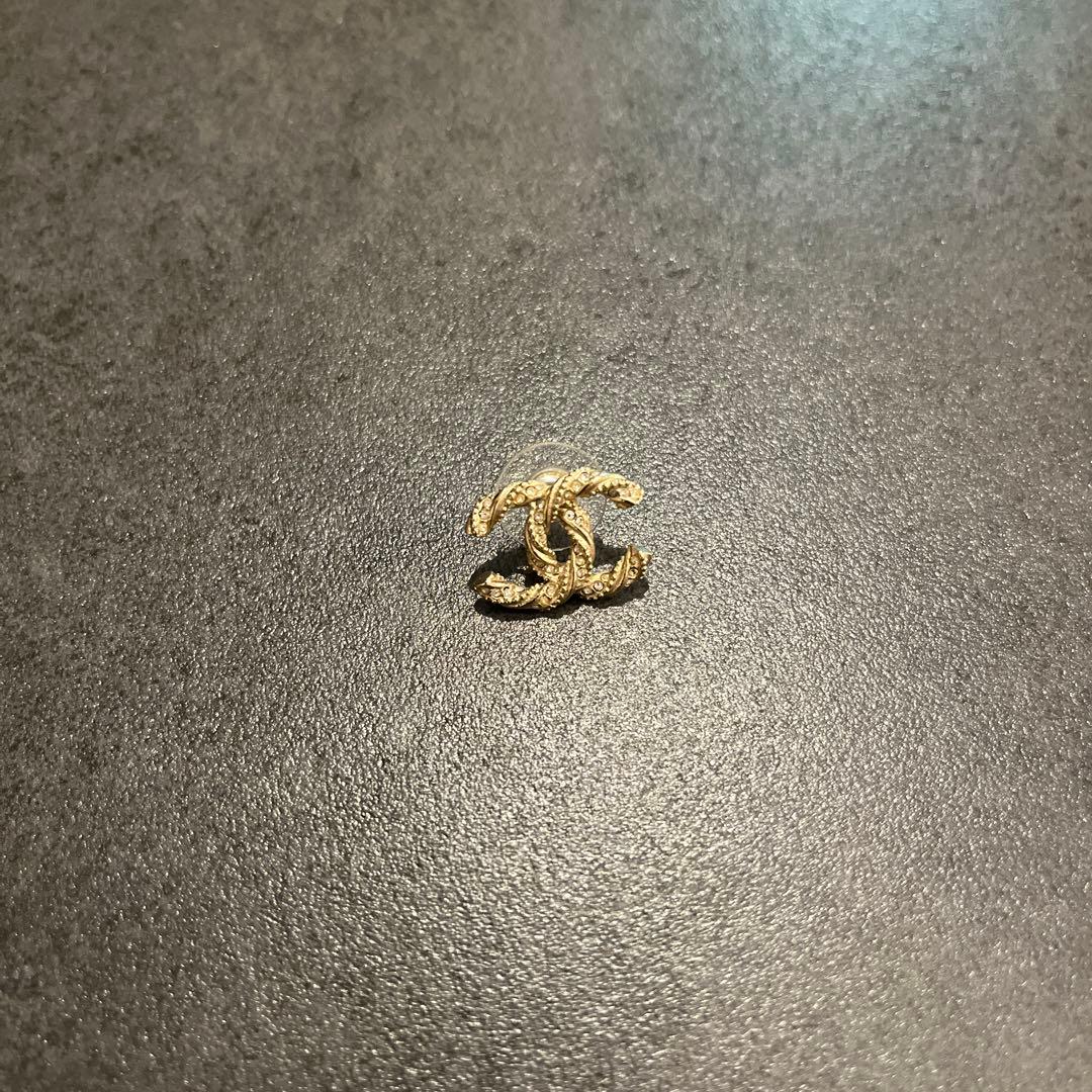 片耳　シャネル　ねじれ ゴールド　ピアス