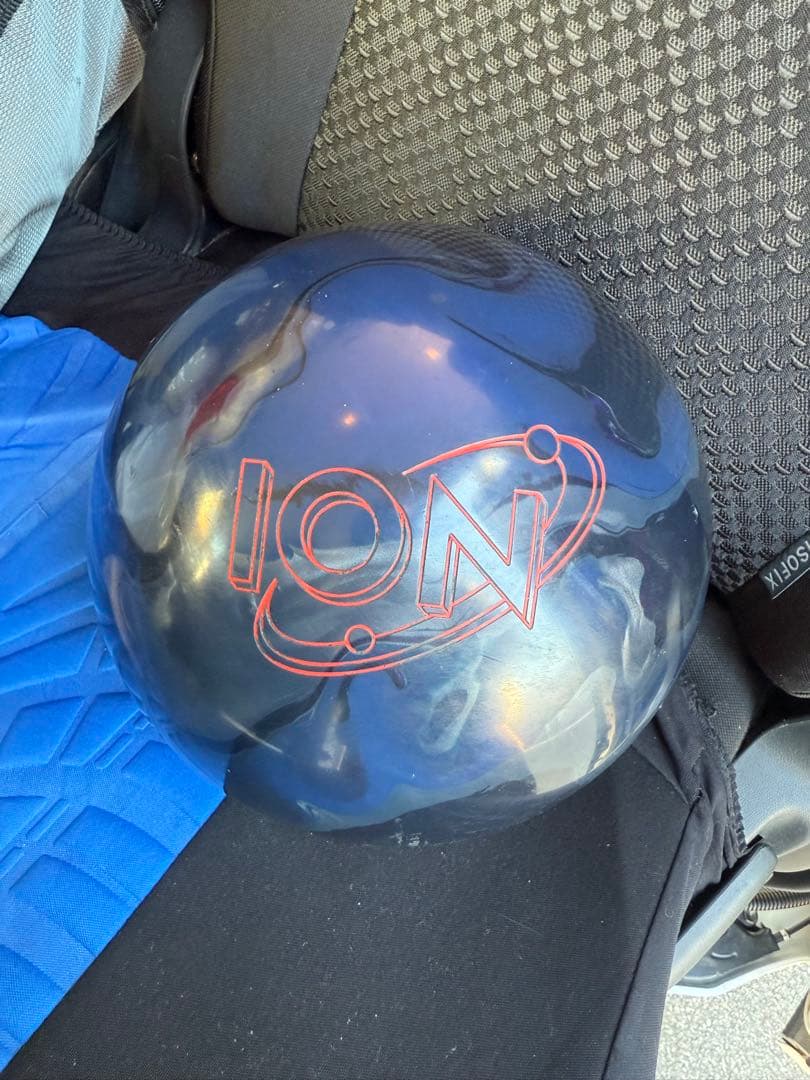 ION PRO ボウリングボール 15ポンド