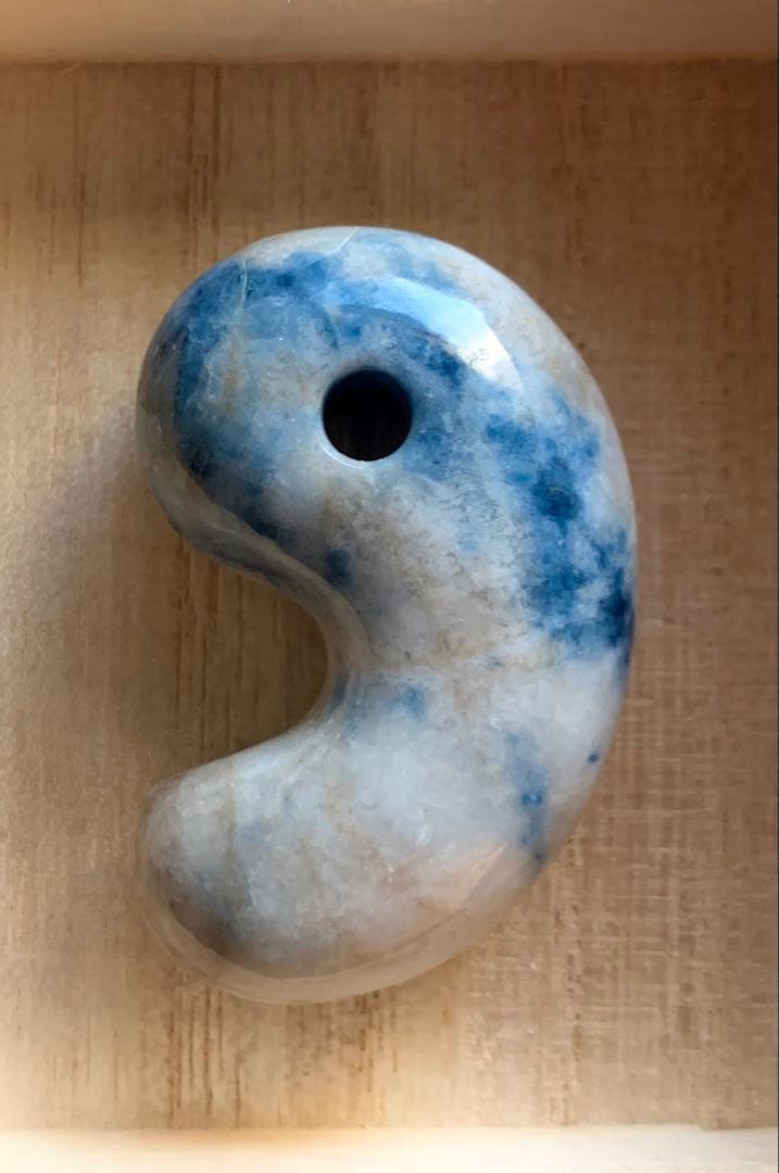 最上級　茄子紺　入りコン沢青翡翠　勾玉　糸魚川翡翠　コン沢勾玉　ひすい　ヒスイ