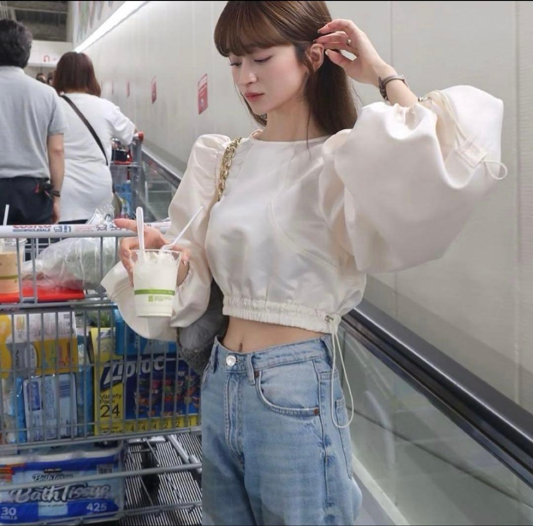 bibiy. BELOISETOP サテン ボリューム袖トップス 黒