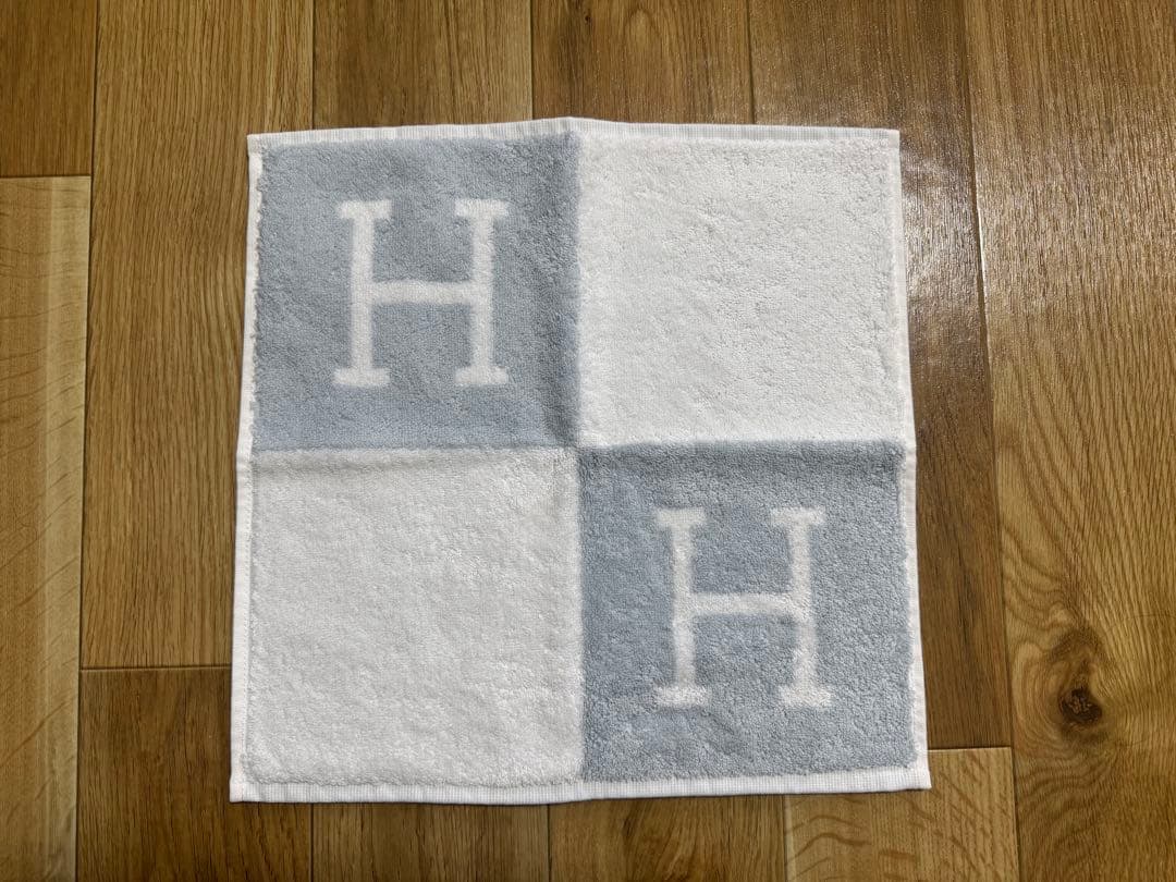 新品未使用タグ付き　HERMES Hロゴハンカチ
