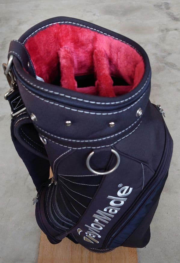 TaylorMade ゴルフバッグ 黒 赤内側