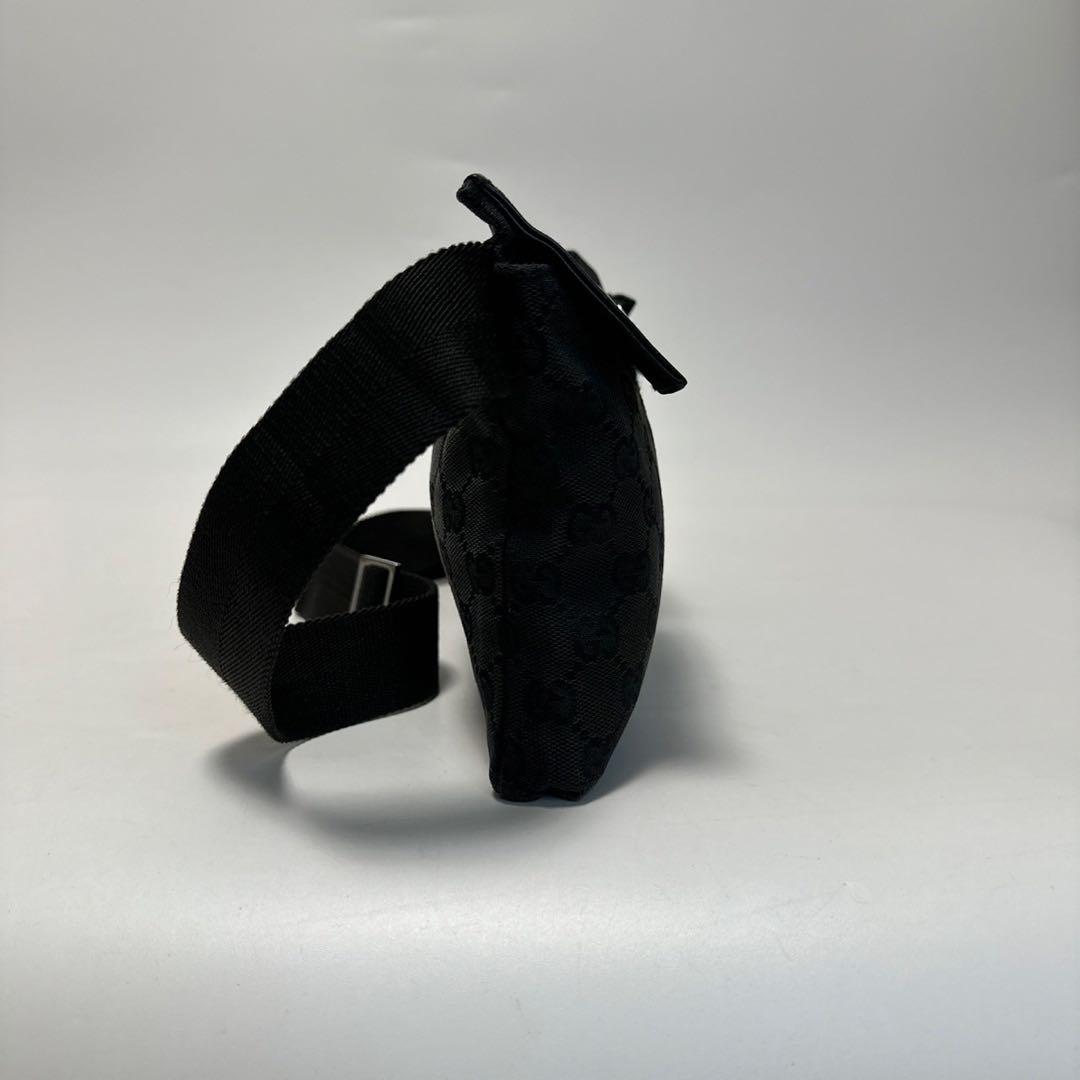 r17【美品】グッチ　GGキャンバス レザー　ブラック　ウエストポーチショルダー