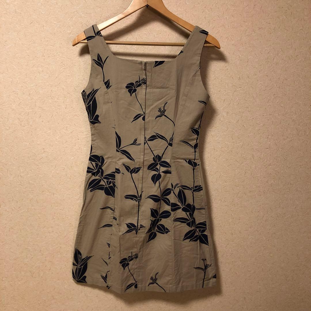 シグゼーンノースリーブ膝丈ワンピース