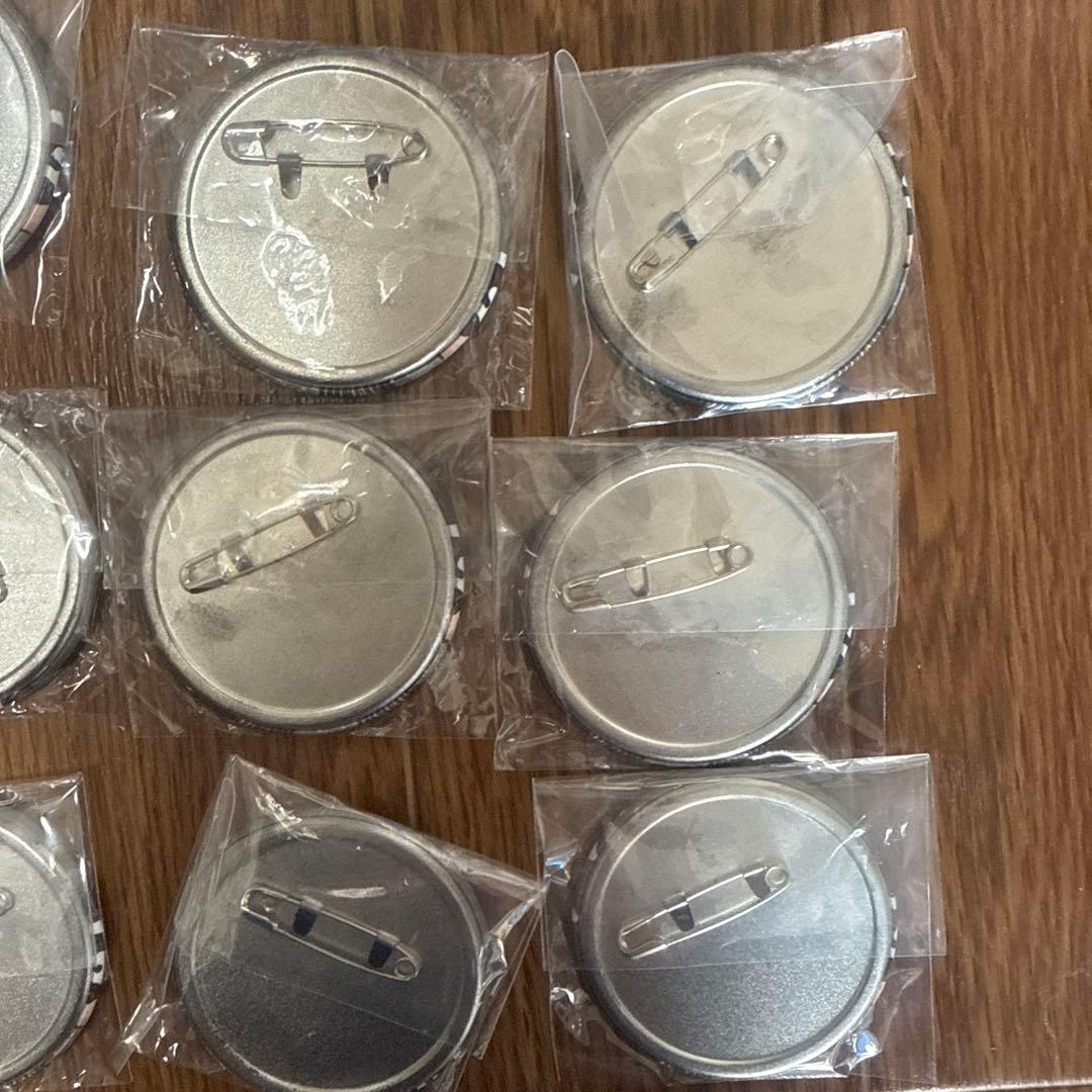 お値下げ中‼️‼️カラフルピーチ うり 極楽湯 缶バッジ　缶バ　たくさん 13個