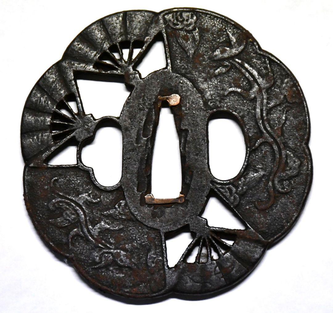 保存刀装具鑑定書　無銘　正阿弥　扇透雨龍図鐔　鍔