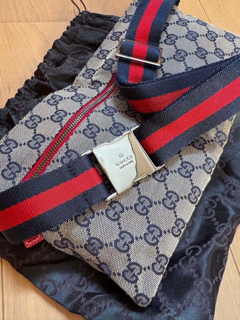 Gucci（グッチ）GGキャンバス × レザー ダブルポケット ベルトバッグ