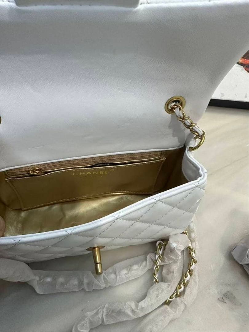 CHANELショルダー バックチェーンウォレット　白　ノベルティ　チェーンバック