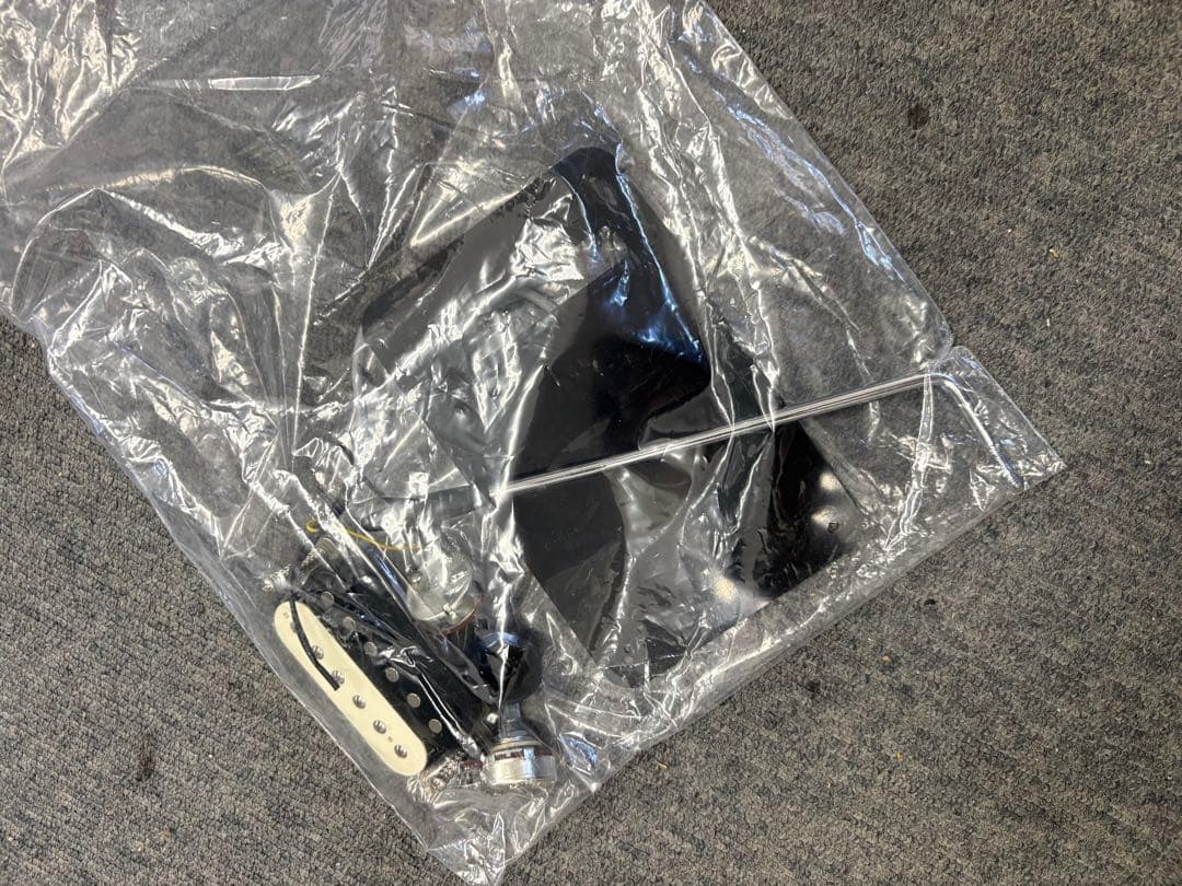 美品　Squier Paranormal Super-Sonic